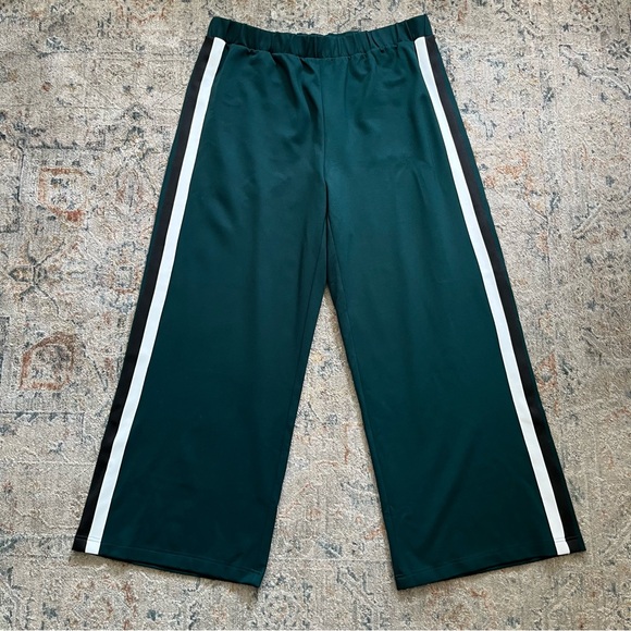 Universal Standard Pants - NEW Universal Standard Wide Leg Stripe Ponte Pants